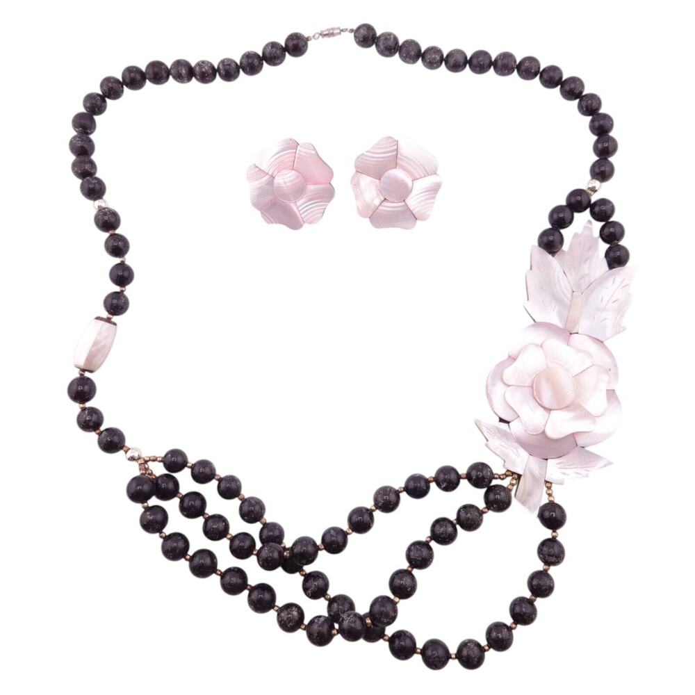 Black Marbleized Beaded And Floral Shell Necklace… - image 1